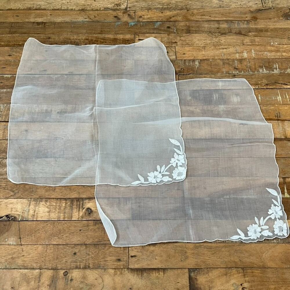 White Gauzy Sheer Napkins Floral Needlepoint Embroidery 16x16